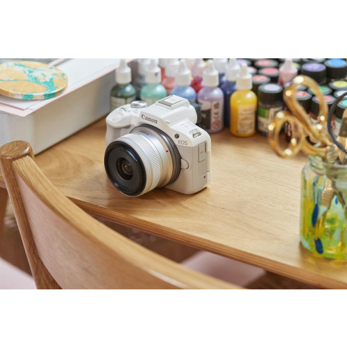 Canon EOS R50, White + RF-S 18-45mm F4.5-6.3 IS STM Kit Bezlusterkowiec 24,2 MP CMOS 6000 x 4000 px Biały-14112501