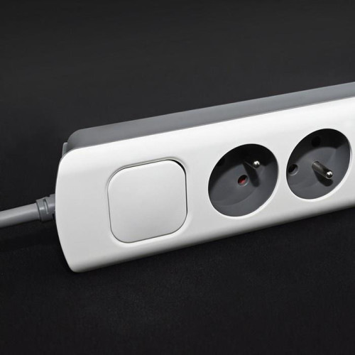 QOLTEC LISTWA ZASILAJĄCA ANTYPRZEPIĘCIOWA | 6 GNIAZD | 2 X USB | 1.8M | BIAŁO-SZARA-15052532