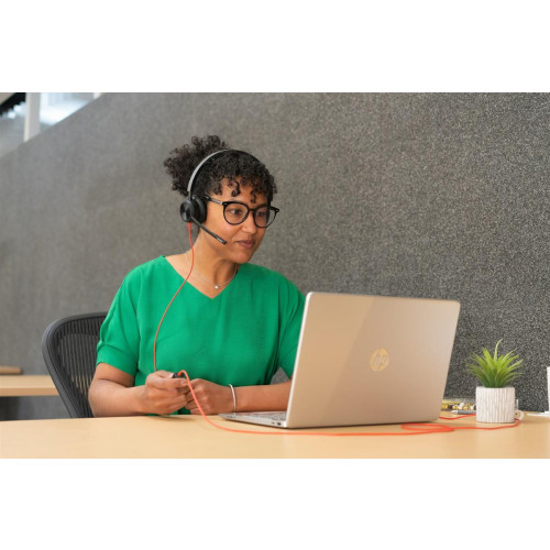 POLY Zestaw słuchawkowy Blackwire 8225 Stereo USB-C z certyfikatem Microsoft Teams + przejściówka USB-C/A-16599819