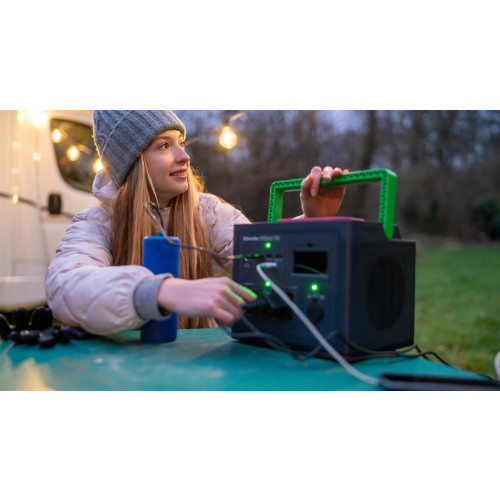 Przenośna elektrownia APC OffGrid 730, 738 Wh litowo-jonowa, LCD, 2 gniazda CEE 7/3 Schuko, Sinewave, 3 USB-A, 2 USB-C,