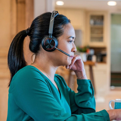 POLY Zestaw słuchawkowy Voyager Focus 2 z certyfikatem Microsoft Teams USB-C-C + przejściówka USB-C/A-22617354