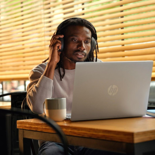 HP Pavilion 16-ag0007nw Ryzen 5 8540U 16