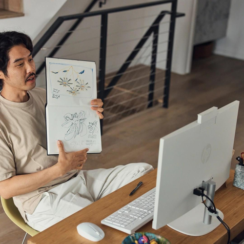 HP AIO 24-cr0144nw Ryzen 3 7320U 23.8