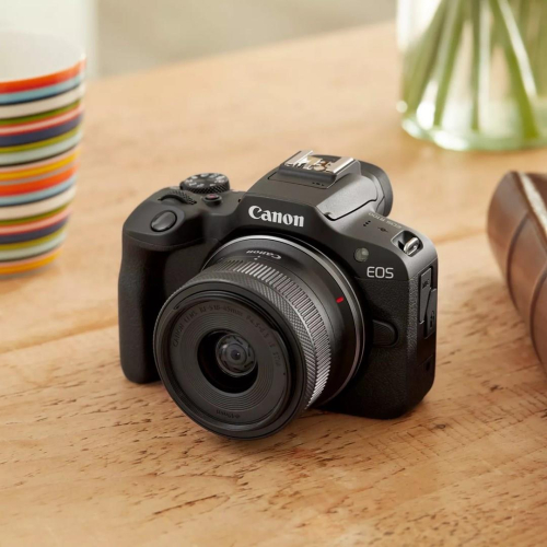 Canon Aparat bezlusterkowy EOS R100 + obiektyw RF-S 18-45mm F4.5-6.3 IS STM Megapiksel 24,1 MP Czułość ISO (maks.) 12