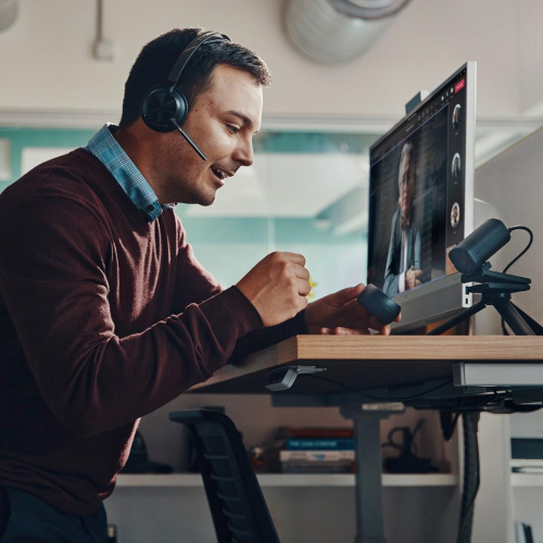 Zestaw słuchawkowy POLY Voyager Focus 2 USB-C-C z przejściówką USB-C/A i podst. ładującą-24610720